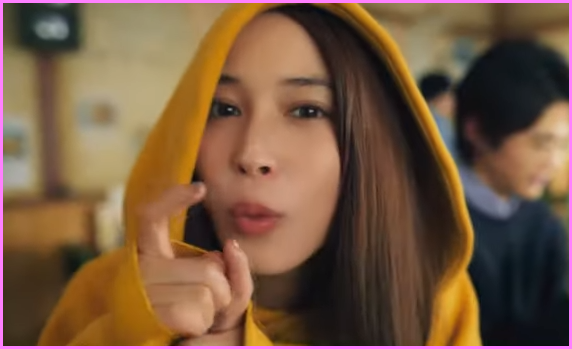 povoCMに出演している女優は誰?黄色いパーカーのpovo姉が可愛い!1